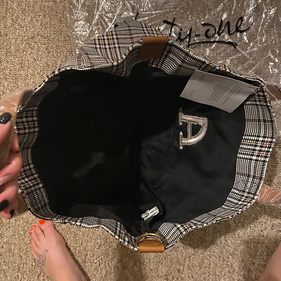 BRAND NEW CASUAL CROSS BODY - Picture 3 of 4